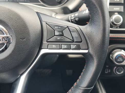 Used 2018 Nissan Kicks SR w/ Premium Package FWD image 29