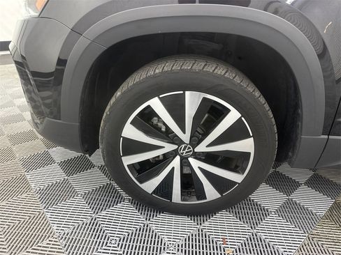 Used 2024 Volkswagen Taos SE image 13