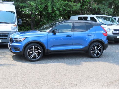 Used 2019 Volvo XC40 T5 R-Design AWD/4WD image 2