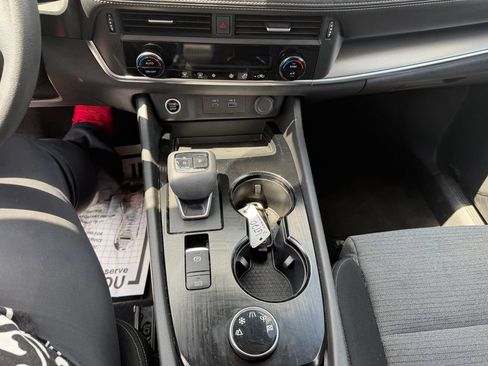 Used 2023 Nissan Rogue SV AWD/4WD image 16