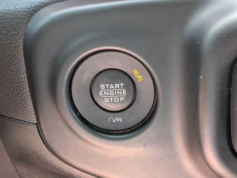 Used 2021 Jeep Gladiator Rubicon AWD/4WD image 25