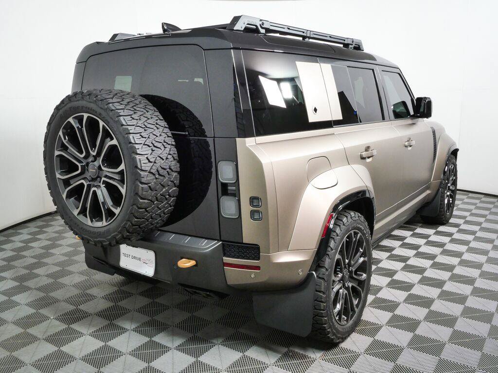 Used 2026 Land Rover Defender 110 OCTA AWD/4WD image 30