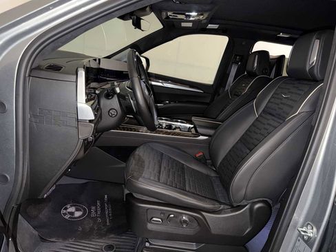 Used 2025 Cadillac Escalade ESV Sport Platinum w/ LPO, ONYX Package image 9