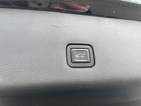 Certified 2021 Chevrolet Traverse LT FWD image 38