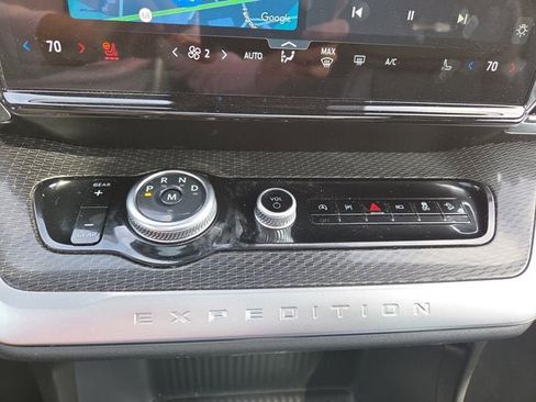 Used 2025 Ford Expedition Platinum w/ Stealth Performance Package AWD/4WD image 19
