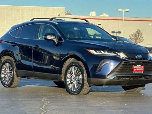 Certified 2022 Toyota Venza XLE image 5