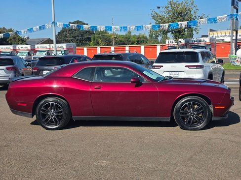 Used 2019 Dodge Challenger SXT w/ Plus Package image 5