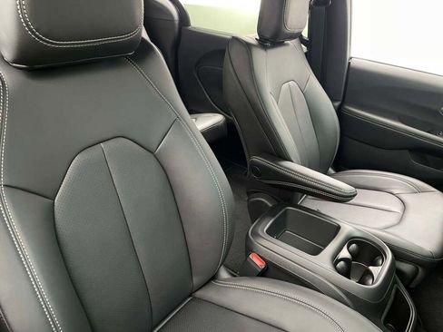 New 2026 Chrysler Pacifica Select image 18