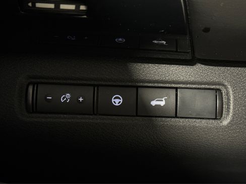 Used 2025 Nissan Pathfinder SV AWD/4WD image 21