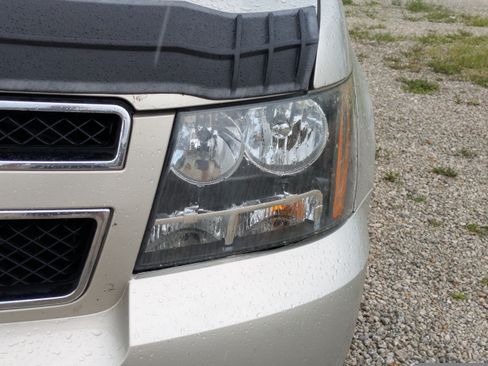 Used 2014 Chevrolet Suburban LT RWD image 10