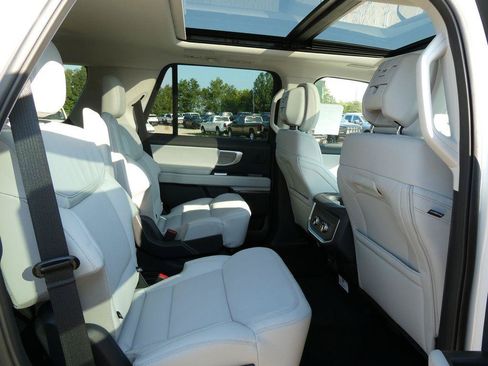 New 2027 Ford Expedition Platinum w/ Driver's Package AWD/4WD image 12