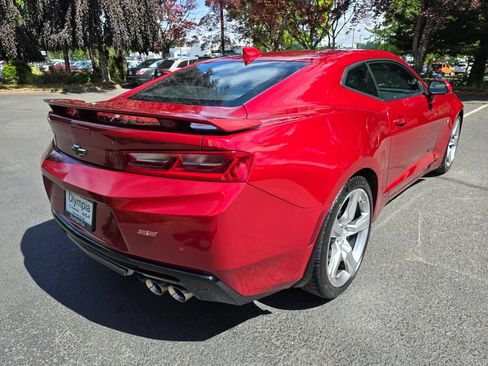 Used 2016 Chevrolet Camaro SS RWD image 4