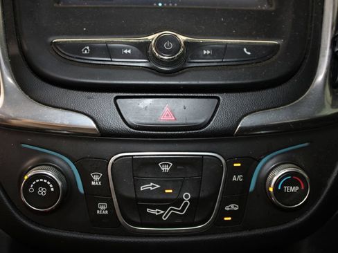 Used 2018 Chevrolet Equinox LT FWD image 33