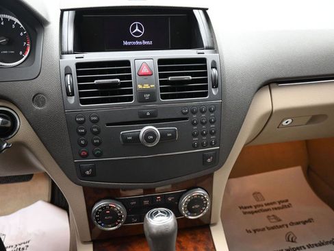 Used 2010 Mercedes-Benz C 300 Sedan image 19