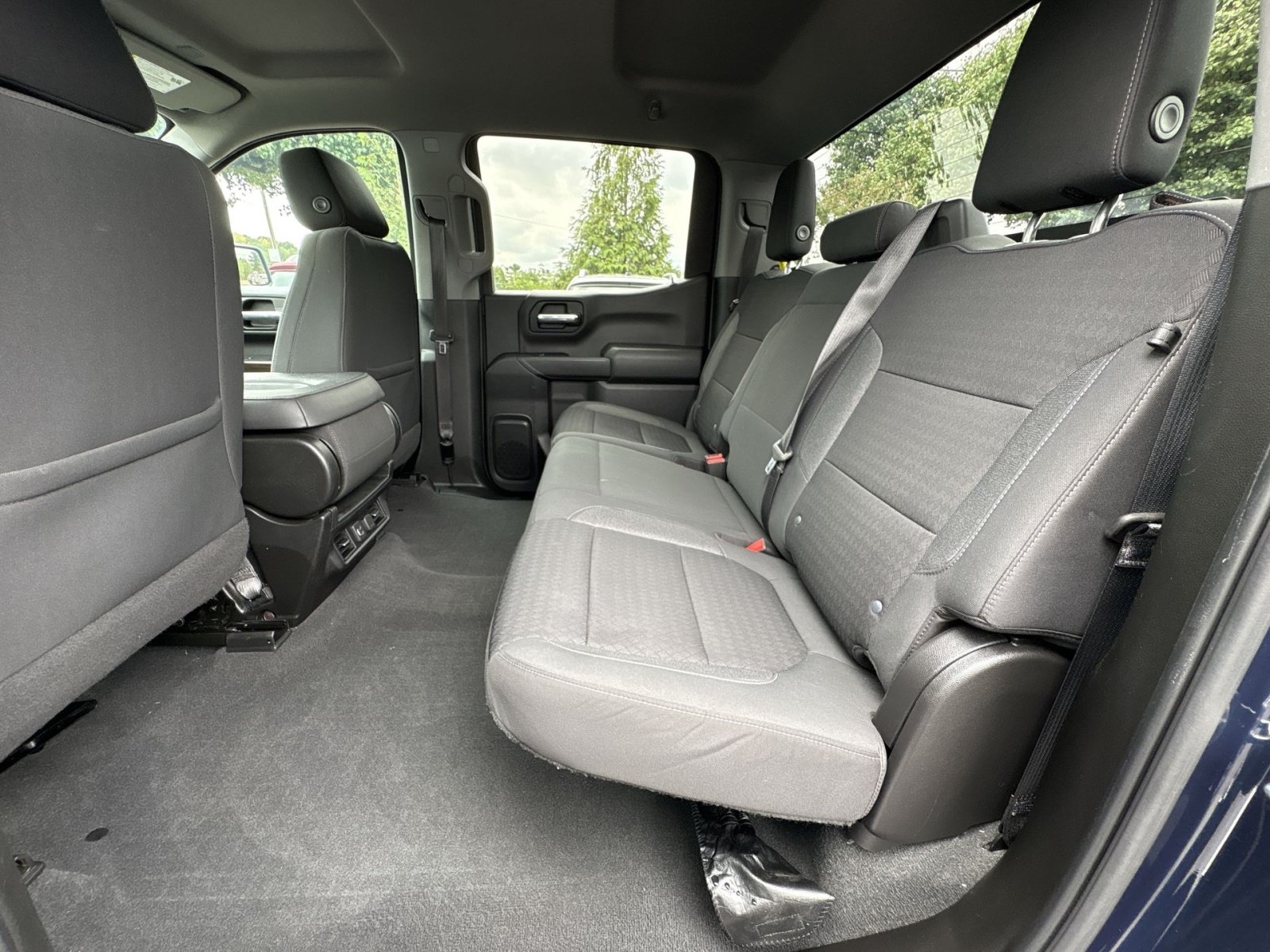 Used 2022 Chevrolet Silverado 1500 LT AWD/4WD image 24