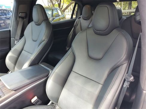 Used 2023 Tesla Model X image 17