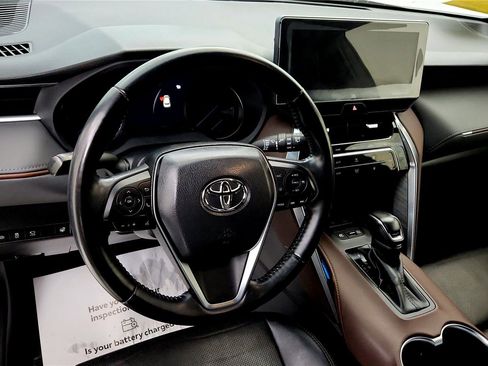 Used 2021 Toyota Venza Limited image 25