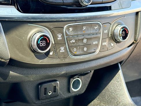 Used 2018 Chevrolet Traverse LT AWD/4WD image 11