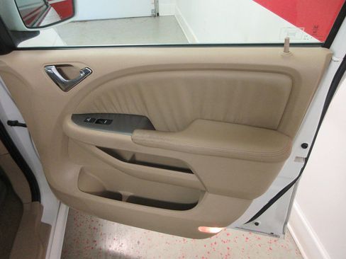 Used 2010 Honda Odyssey EX-L image 22