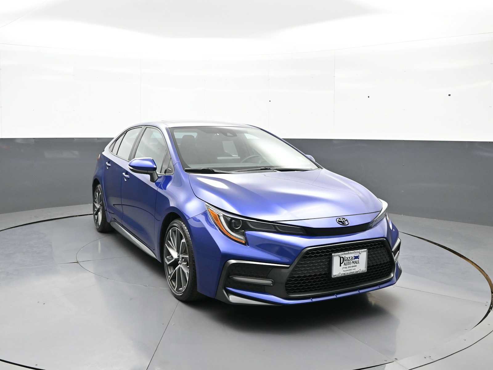 Used 2022 Toyota Corolla SE w/ SE Premium Package FWD image 3