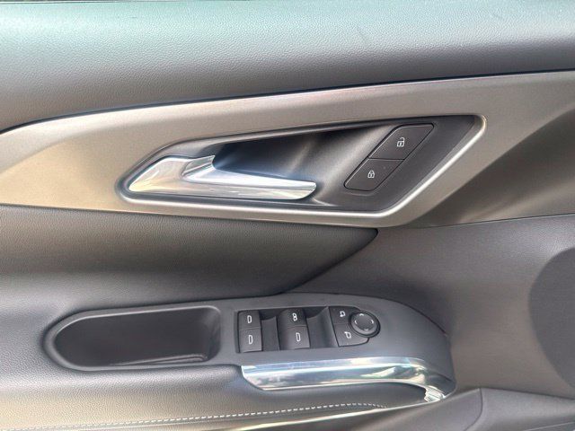 Used 2026 Chevrolet Traverse LT FWD image 12