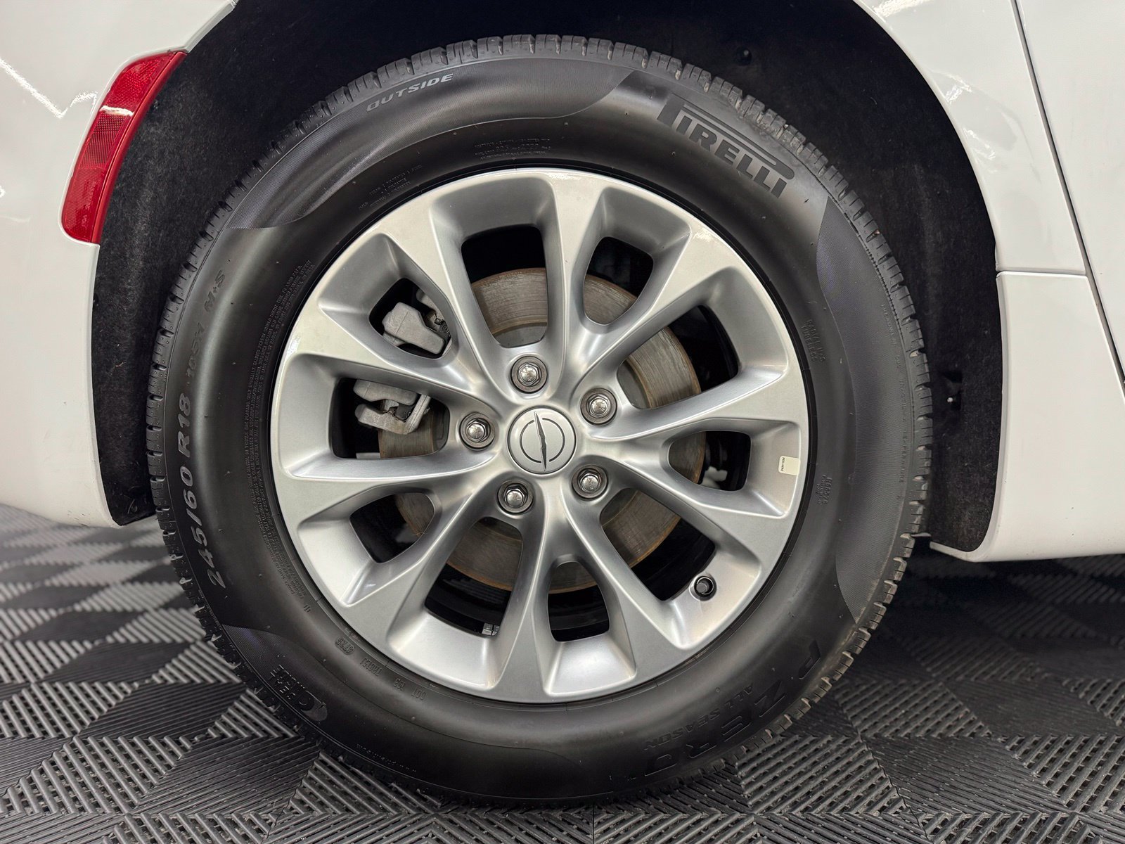 Used 2026 Chrysler Pacifica Limited AWD/4WD image 9