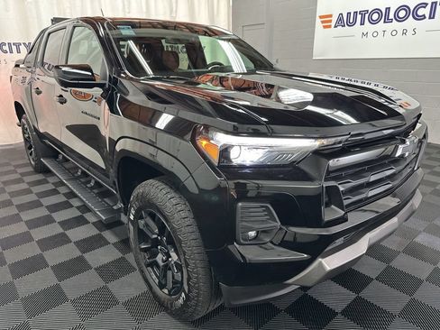 Used 2025 Chevrolet Colorado Z71 w/ Midnight Edition AWD/4WD image 3