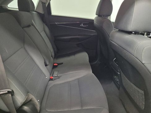 Used 2020 Kia Sorento LX FWD image 19