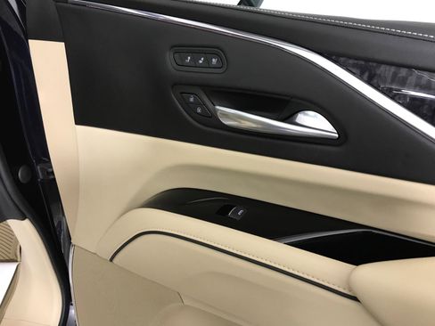 Used 2021 Cadillac Escalade Premium Luxury image 37