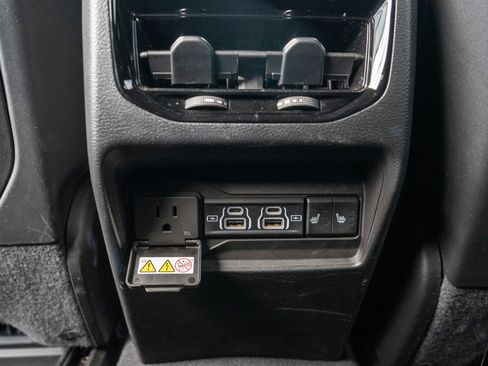 Used 2023 Jeep Grand Cherokee Limited w/ Black Appearance Package AWD/4WD image 31