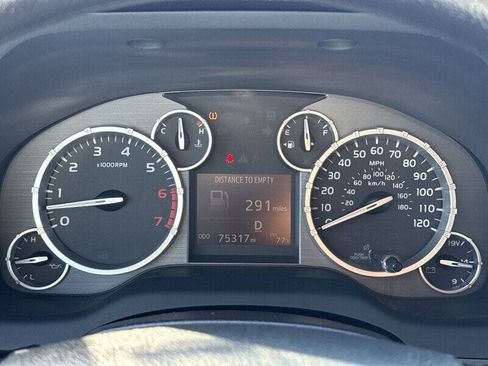Used 2017 Toyota Tundra SR5 w/ SR5 Upgrade Package AWD/4WD image 24