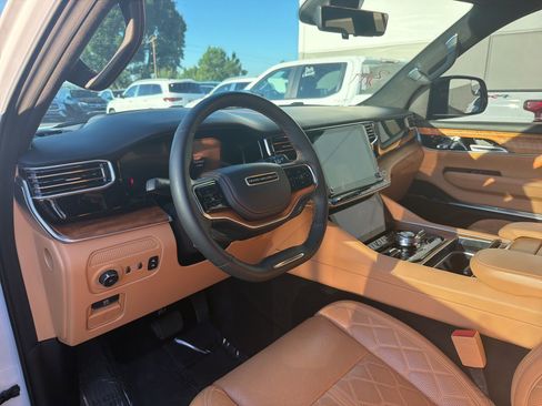 Used 2024 Jeep Grand Wagoneer Series III w/ Flexible Seating Group image 10