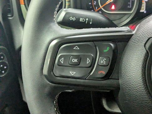 Used 2025 Jeep Gladiator Mojave AWD/4WD image 15