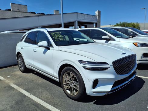 Certified 2024 Genesis GV70 2.5T w/ Select Package AWD/4WD image 2