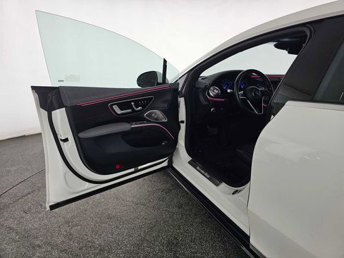 Certified 2023 Mercedes-Benz EQS 580 4MATIC Sedan image 19