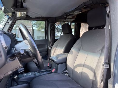 Used 2018 Jeep Wrangler Unlimited Sport w/ Connectivity Group AWD/4WD image 7