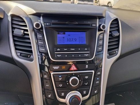 Used 2016 Hyundai Elantra GT image 19