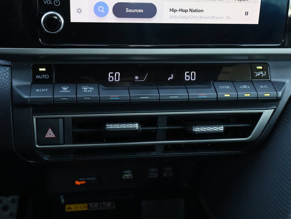 Used 2025 Toyota Camry SE FWD image 18