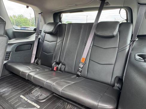 Used 2017 Cadillac Escalade Luxury AWD/4WD image 19