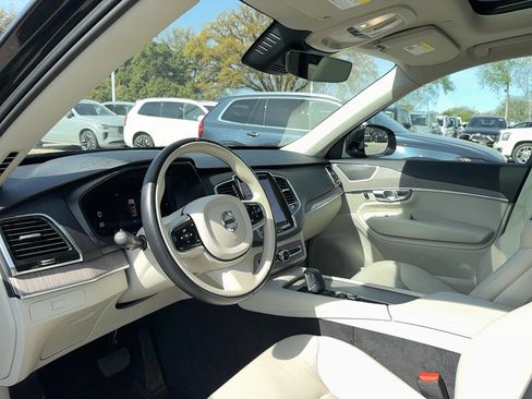 Certified 2023 Volvo XC90 B5 Plus w/ Protection Package AWD/4WD image 9