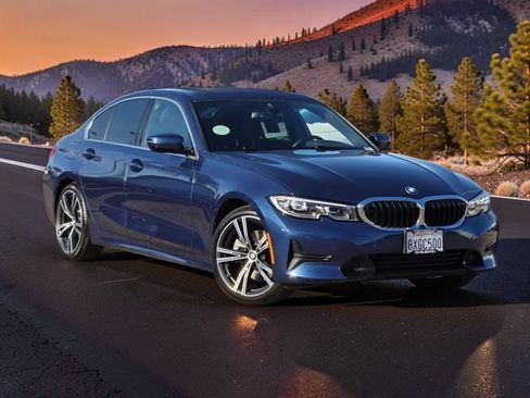 Used 2021 BMW 330i Sedan w/ Convenience Package RWD image 2