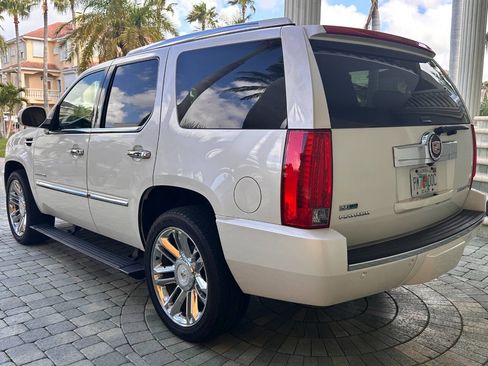 Used 2011 Cadillac Escalade Platinum image 30