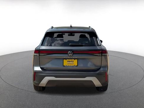Used 2026 Volkswagen Tiguan SE FWD image 12