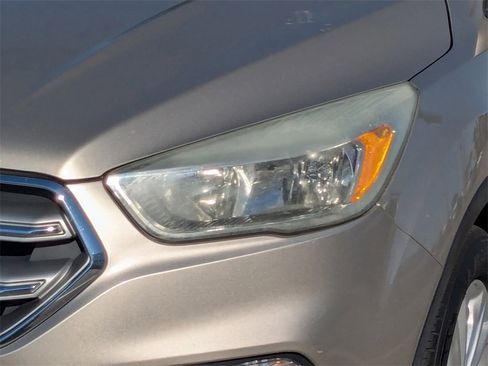 Used 2017 Ford Escape SE image 9