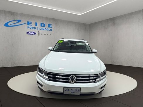 Used 2020 Volkswagen Tiguan SE w/ Panoramic Sunroof Package image 4