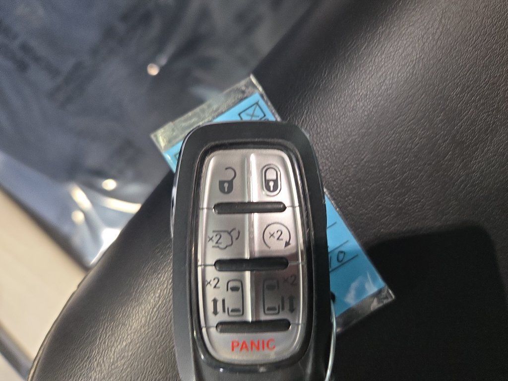 Used 2024 Chrysler Pacifica Touring-L FWD image 38