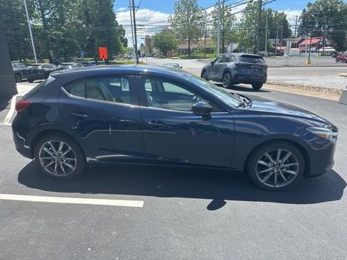 Used 2018 MAZDA MAZDA3 Grand Touring FWD image 4
