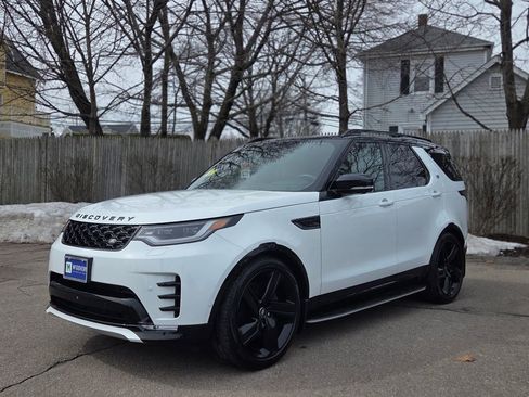 Used 2025 Land Rover Discovery Dynamic SE image 2