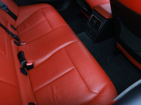 Used 2018 BMW 330i Sedan w/ M Sport Package image 15