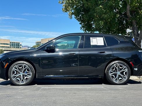 Used 2024 BMW iX xDrive50 w/ Sport Package AWD/4WD image 8